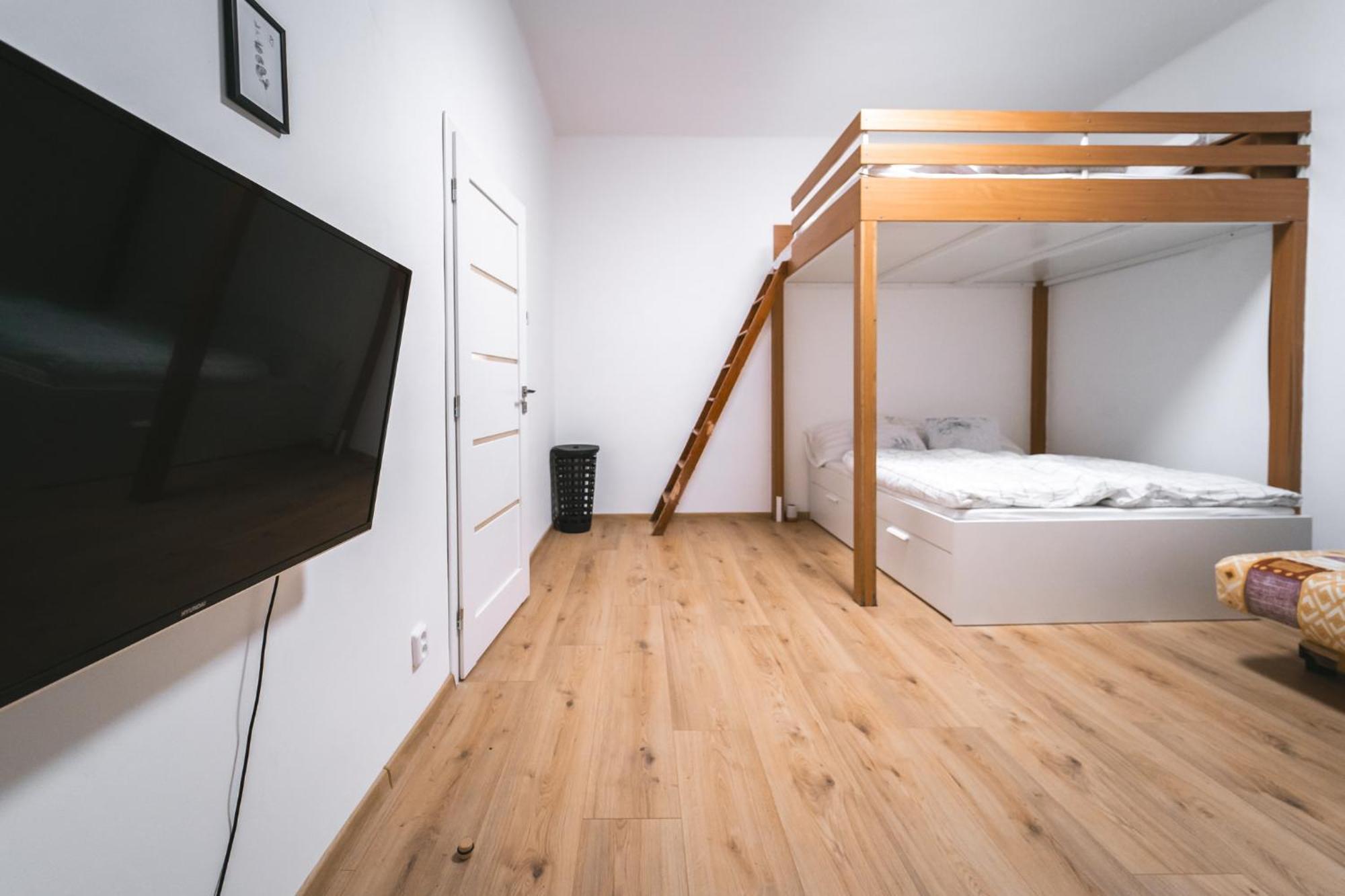 Swanky Retreat Praag
